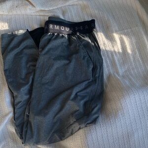 Light weight woman’s joggers work out pants under amour medium gray